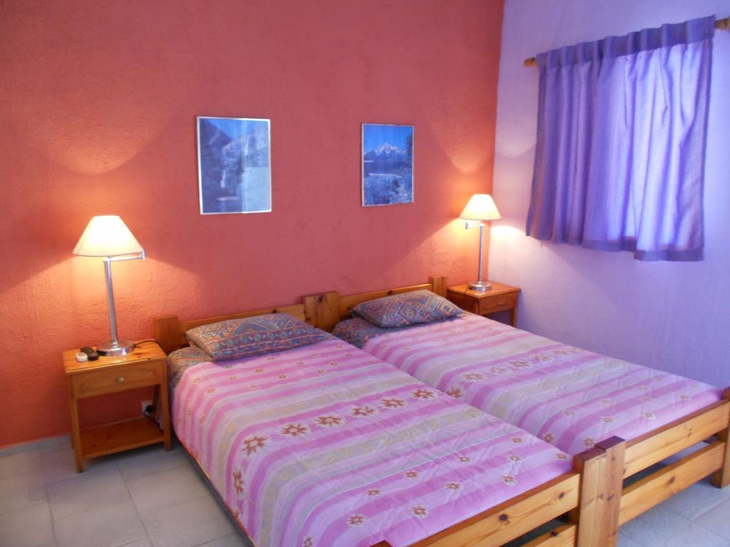 Anna Studios Zola Bagian luar foto